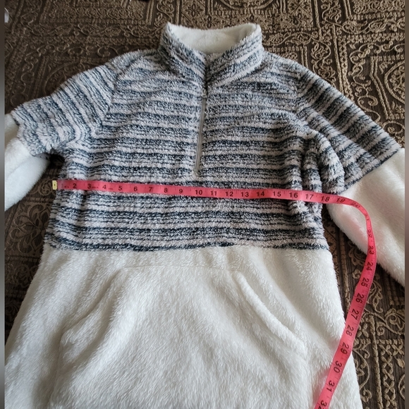 NWOT Blue and White Striped Sweater Size Small - Picture 4 of 5